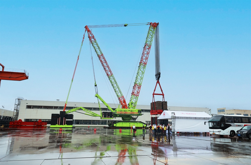 台湾地区向け2200トンクローラークレーン納品